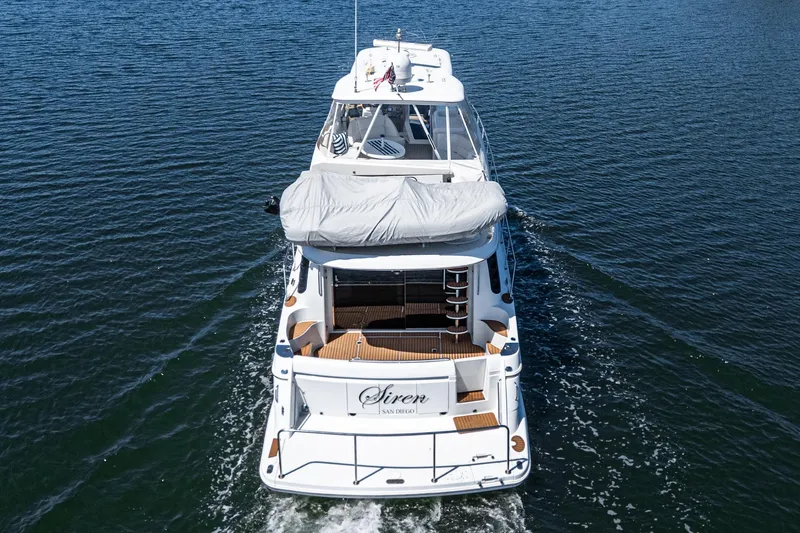  Yacht Photos Pics 2003 Carver 570 Voyager Pilothouse yacht cruising on open water.