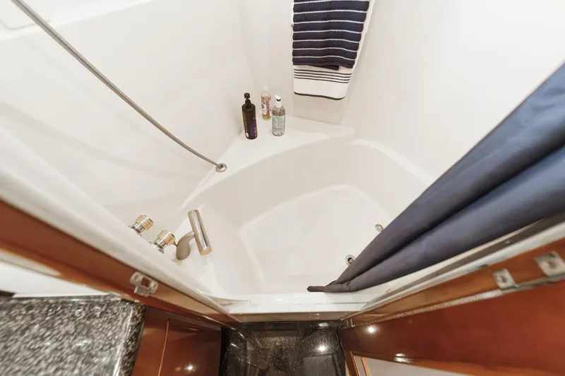  Yacht Photos Pics Luxurious bathroom in 2003 Carver 570 Voyager Pilothouse yacht with modern fixtures.