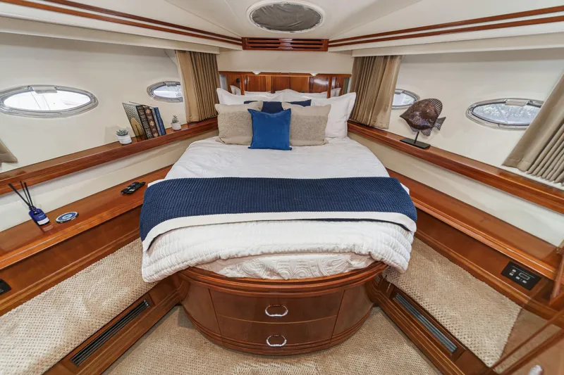  Yacht Photos Pics Luxurious bedroom in 2003 Carver 570 Voyager Pilothouse yacht with elegant decor.
