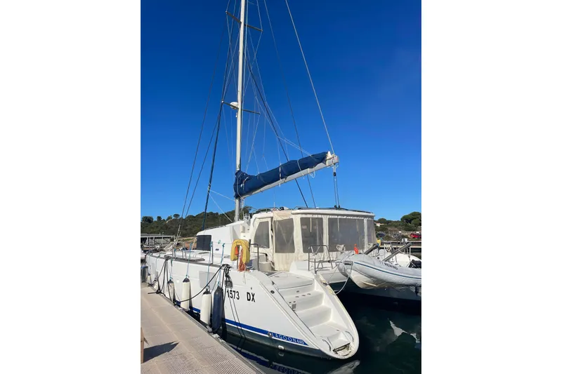 Rewind Yacht Photos Pics 2007 Lagoon 440