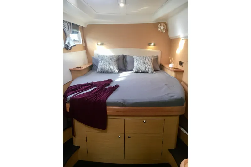 Rewind Yacht Photos Pics Luxurious cabin interior of 2007 Lagoon 440 catamaran with cozy bed and elegant decor.