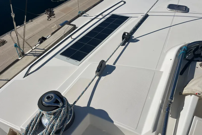 Rewind Yacht Photos Pics 2007 Lagoon 440 yacht deck with solar panel and winch system.