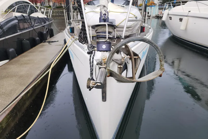 Danza Yacht Photos Pics 2007 Hanse 400e sailboat docked, showing bow and anchor details.