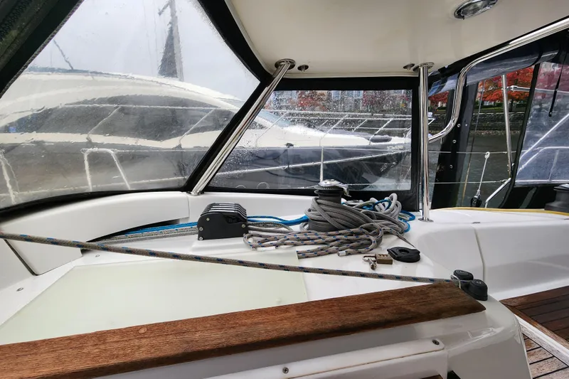 Danza Yacht Photos Pics Cockpit view of 2007 Hanse 400e sailboat with ropes and winch in rainy weather.