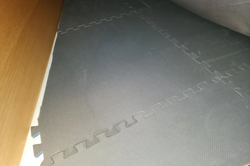 Danza Yacht Photos Pics Interlocking foam floor tiles on a Hanse 400e yacht, 2007 model.