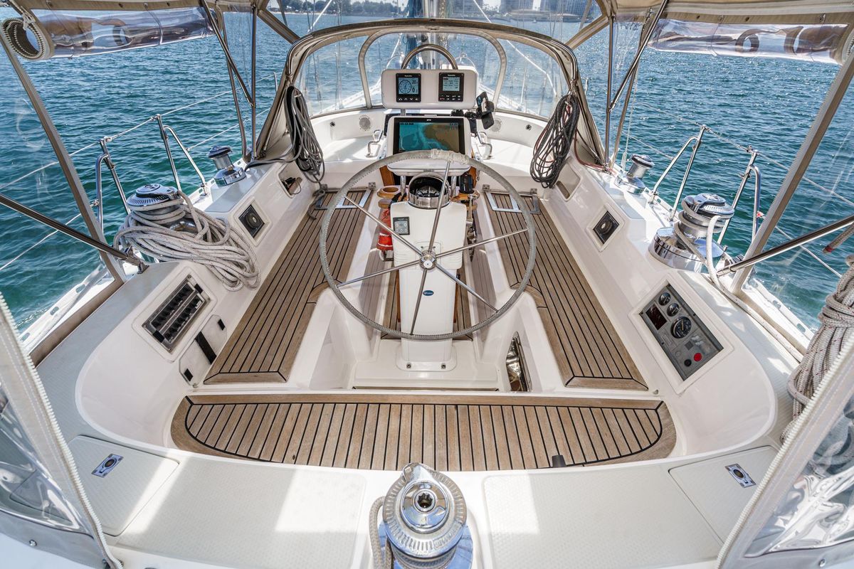 2001 Hylas 49 