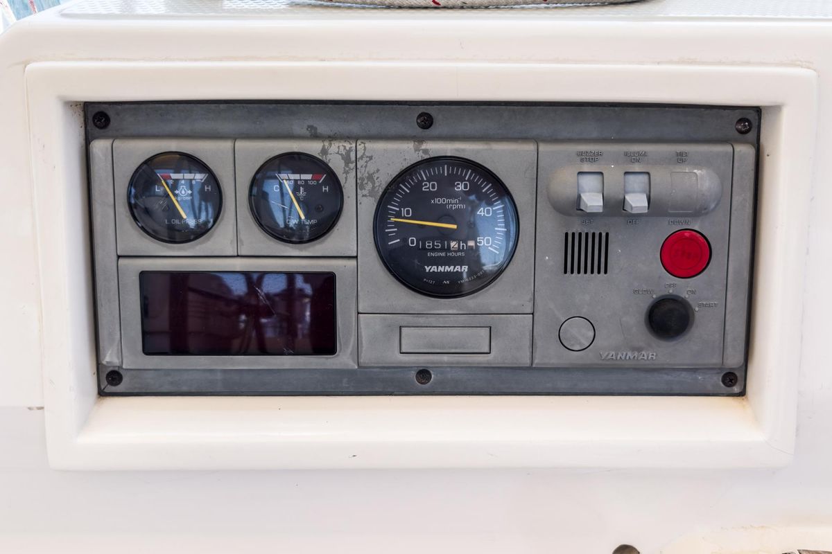 2001 Hylas 49 