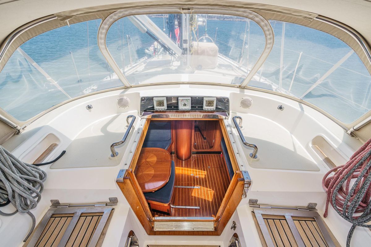 2001 Hylas 49 