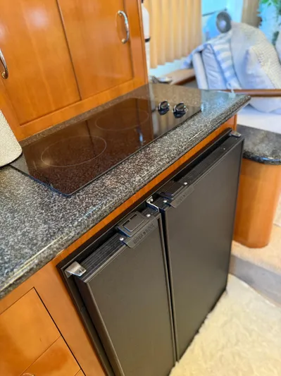 Miracles Yacht Photos Pics 2006 Carver 41 Cockpit Motor Yacht kitchen with stove and refrigerator.