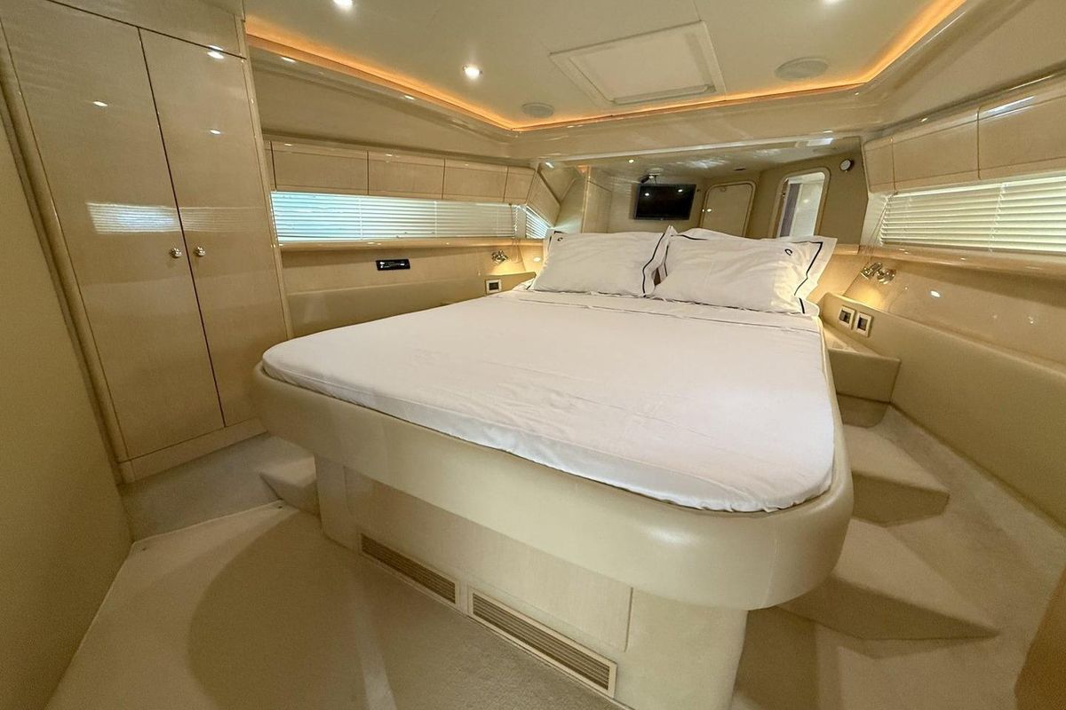 2006 Ferretti Yachts 53 