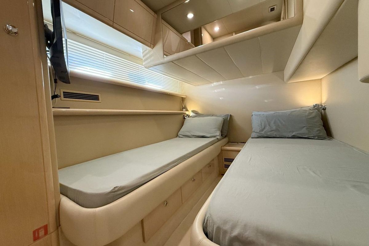 2006 Ferretti Yachts 53 