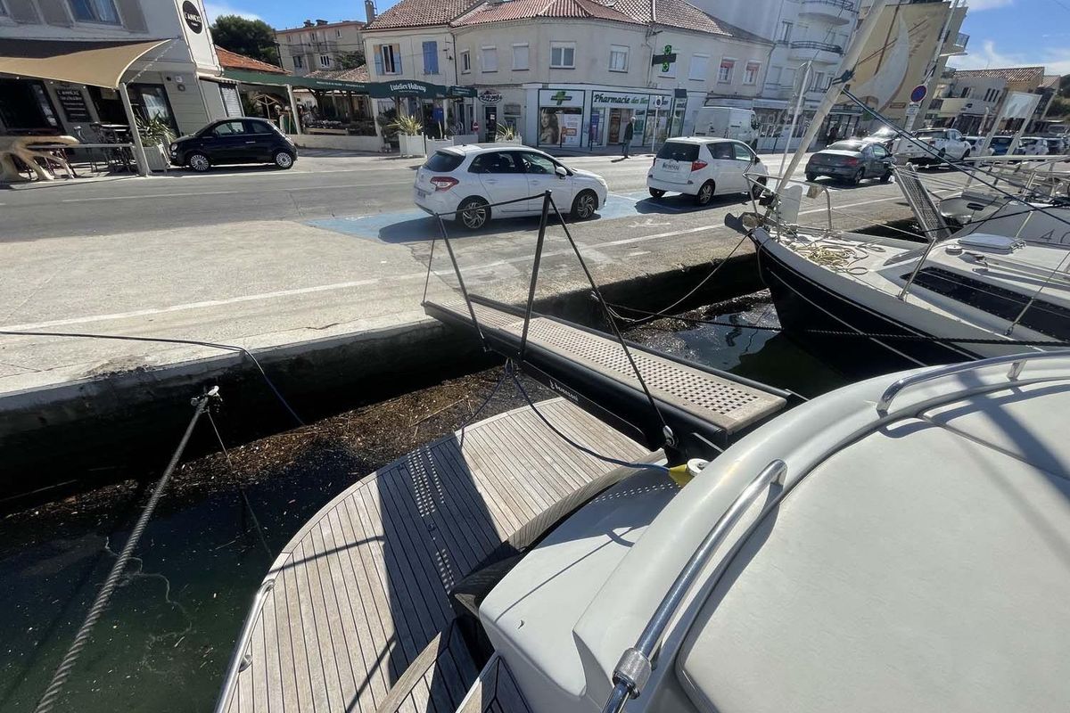 2004 Pershing 49 