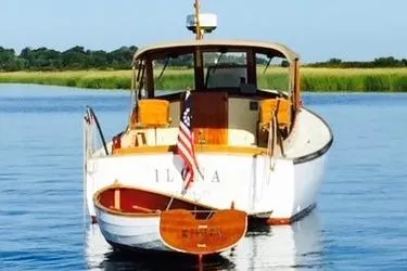 Ilona Yacht Photos Pics Custom Gannon & Benjamin 2005 boat with American flag on calm water.