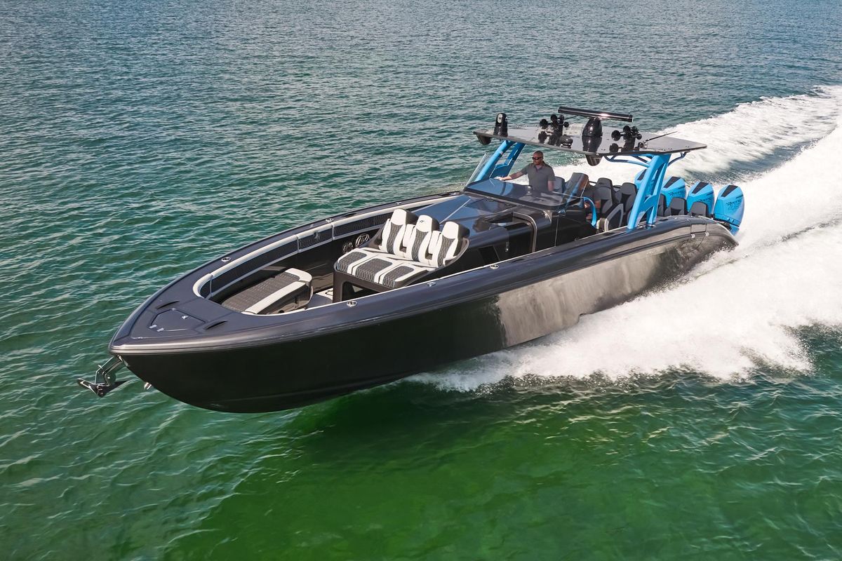 2023 Midnight Express 43 