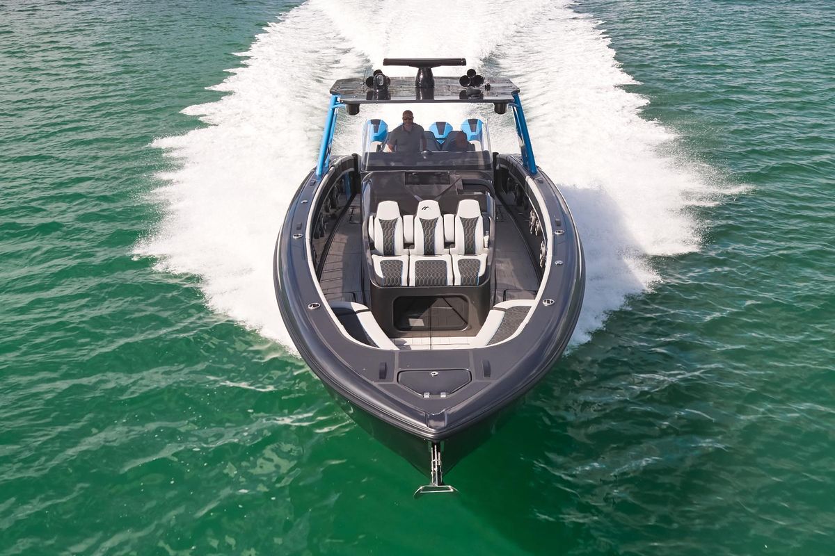 2023 Midnight Express 43 