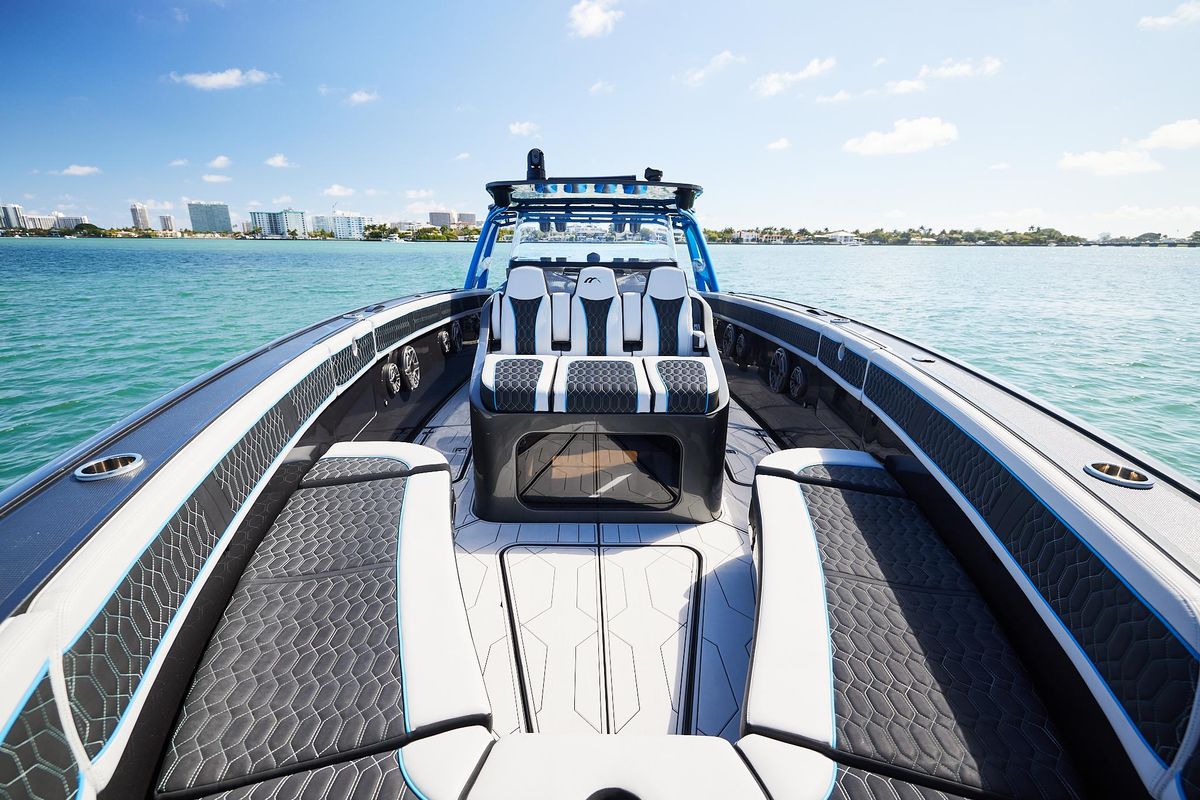 2023 Midnight Express 43 