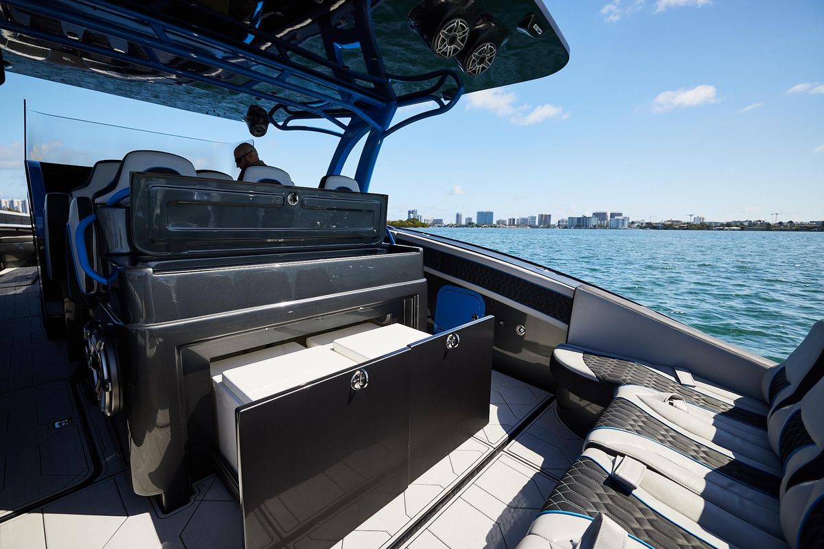 2023 Midnight Express 43 