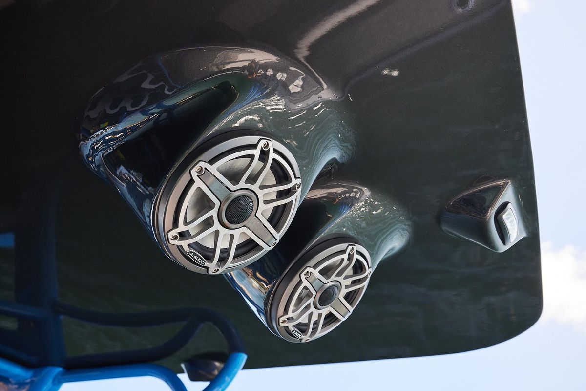 2023 Midnight Express 43 