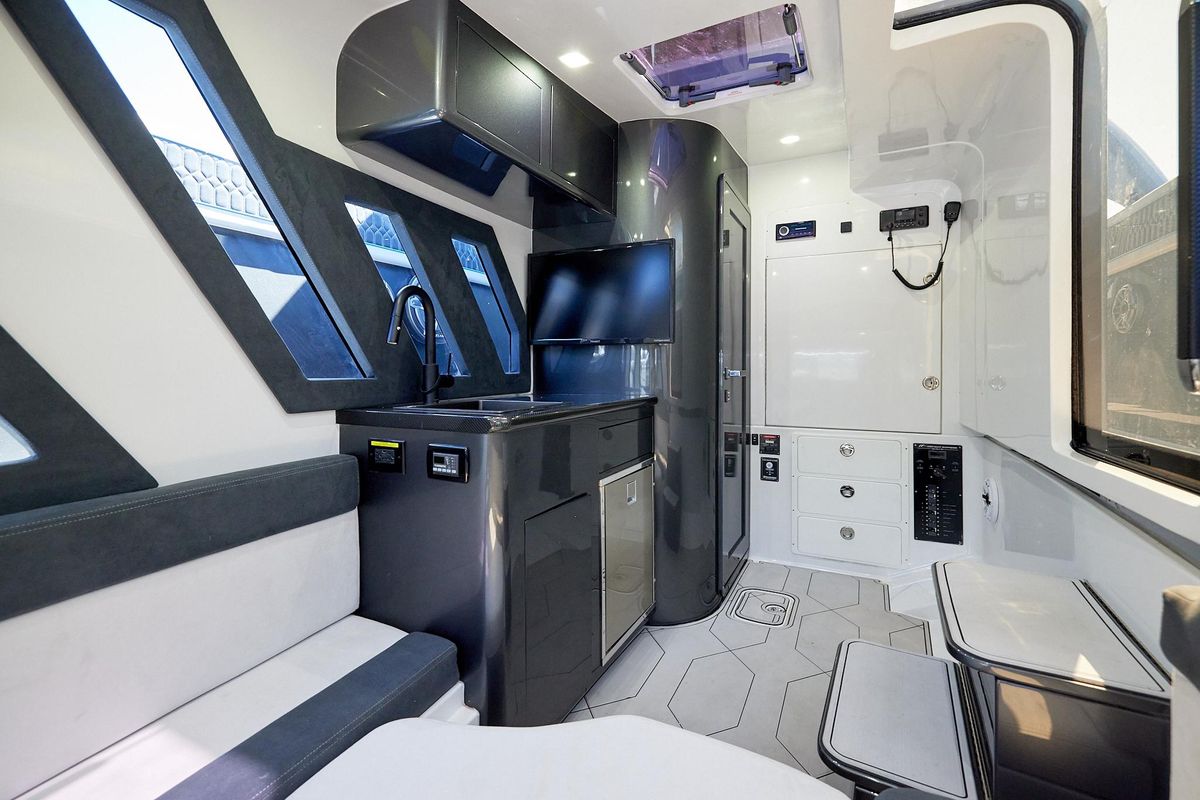 2023 Midnight Express 43 