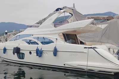 Azimut 62E