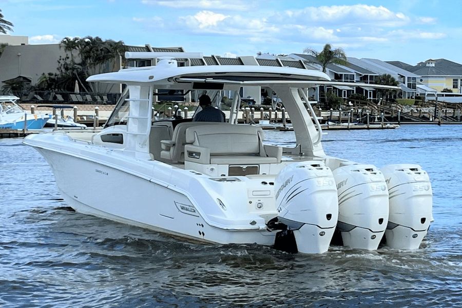 2019 Boston Whaler 350 Realm
