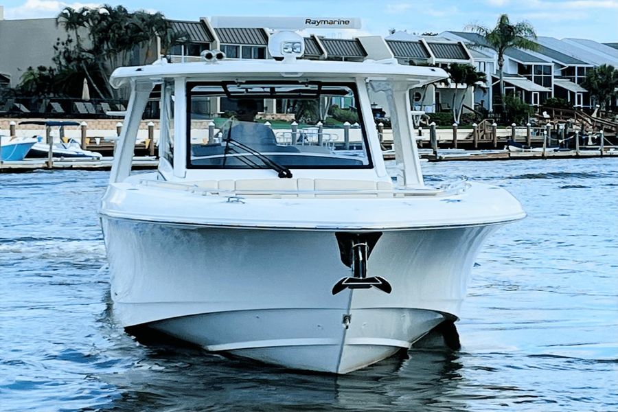 2019 Boston Whaler 350 Realm