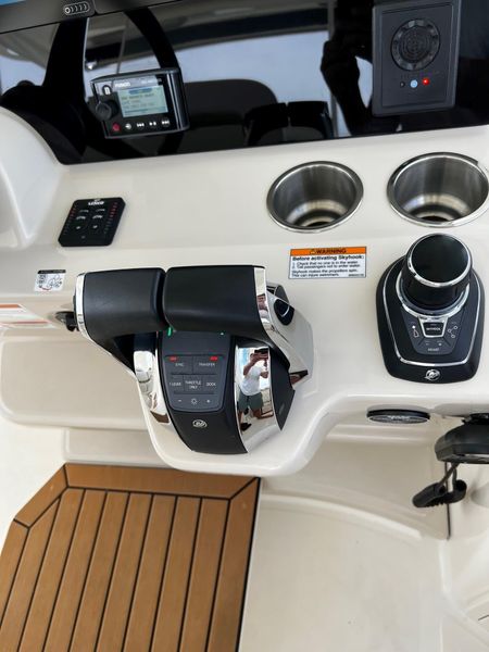 2019 Boston Whaler 350 Realm