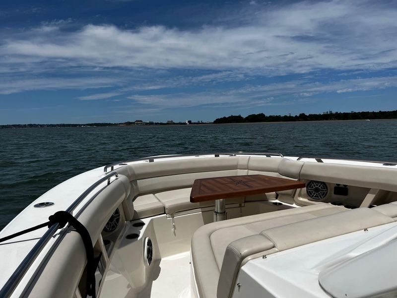 2019 Boston Whaler 350 Realm
