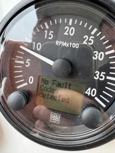Miss Understood Yacht Photos Pics Tachometer of 2015 Azimut 64 showing "No Fault Codes Detected" message.