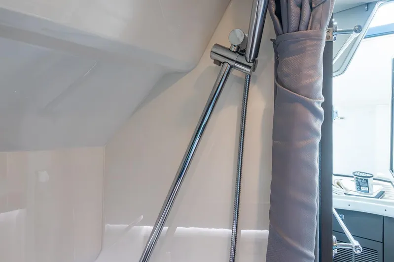  Yacht Photos Pics Interior of 2019 Formula 430 Super Sport Crossover, featuring a sleek shower area.
