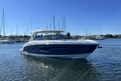 Cruisers Yachts 34 GLS Outboard