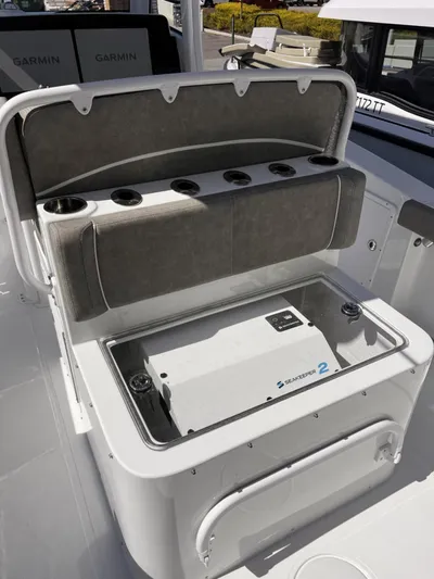  Yacht Photos Pics 2024 Sea Hunt Ultra 305 SE boat with Seakeeper 2 stabilization system.