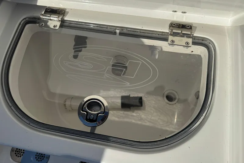  Yacht Photos Pics 2024 Sea Hunt Ultra 305 SE livewell with transparent lid and secure latch.