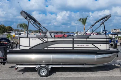 Bennington 20 S STERN RADIUS