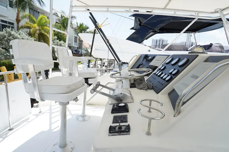 Relentless Yacht Photos Pics 1993 Tiara Yachts 4300 Convertible helm with white captain chairs and control panel.