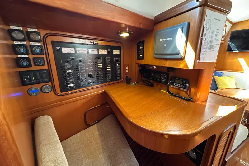 Eos Yacht Photos Pics 2006 Passport 470 yacht navigation station with control panels and communication equipment.