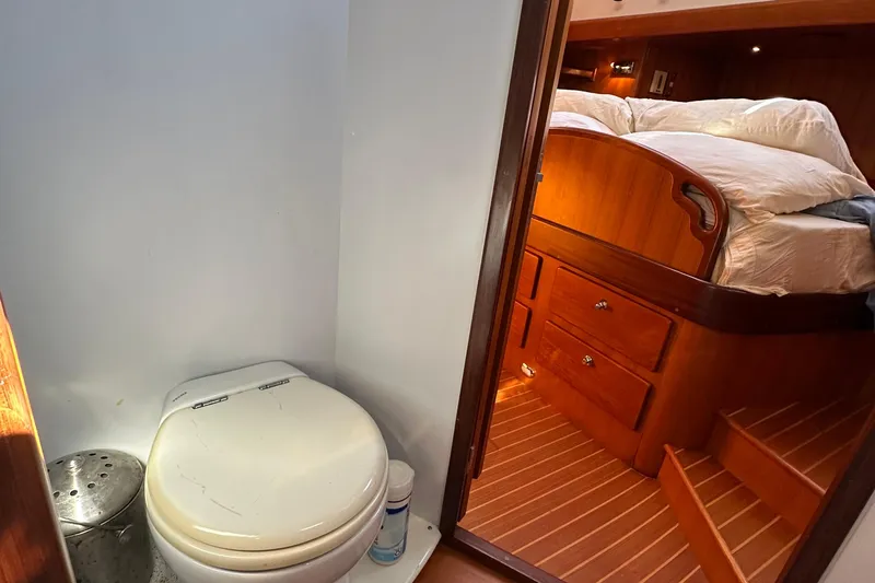 Eos Yacht Photos Pics Compact bathroom and cozy bedroom on 2006 Passport 470 yacht.