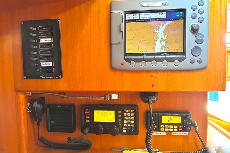 Eos Yacht Photos Pics Navigation and communication equipment on a 2006 Passport 470 yacht.