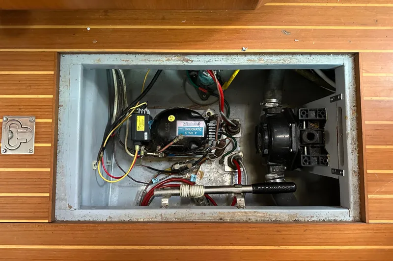 Eos Yacht Photos Pics Boat engine compartment with wiring and components, Passport 470, 2006 model.