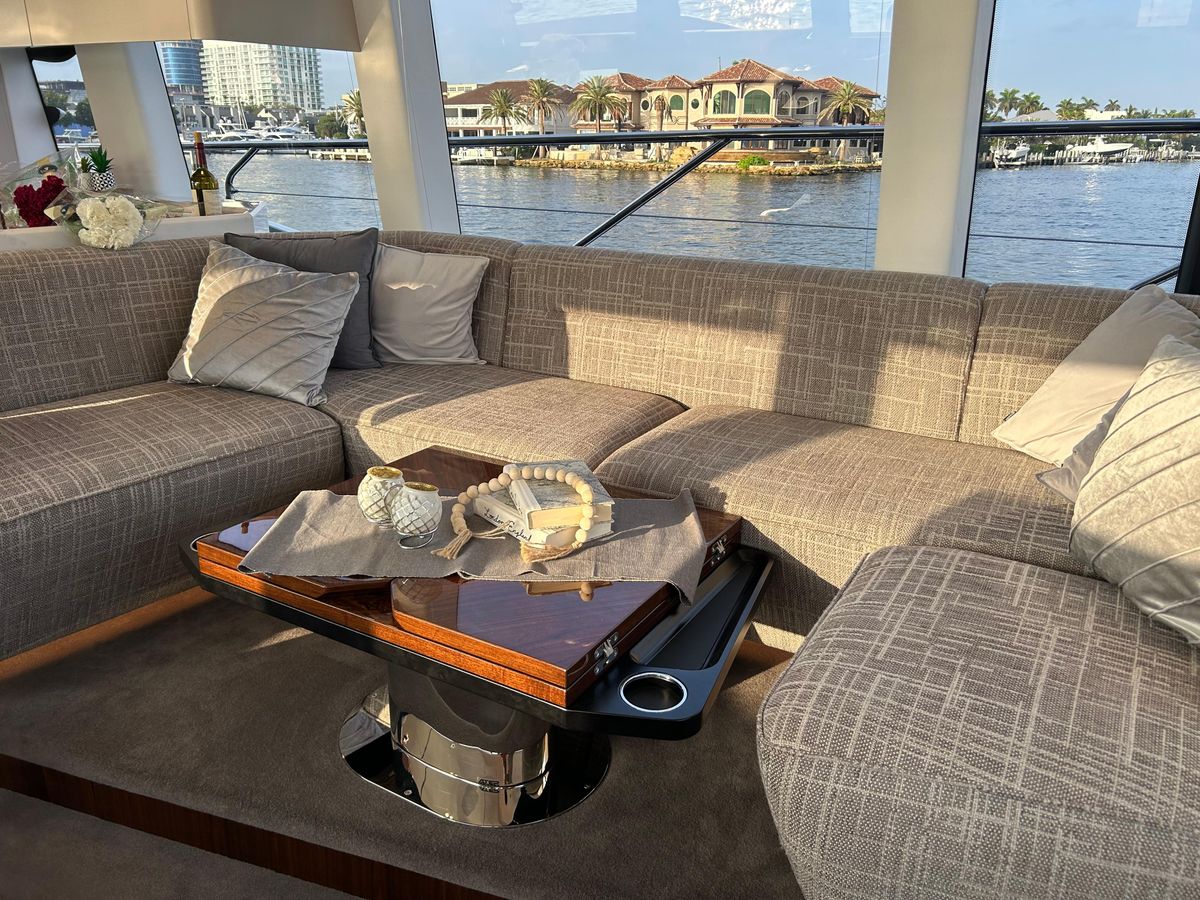 2024 Fairline 68 