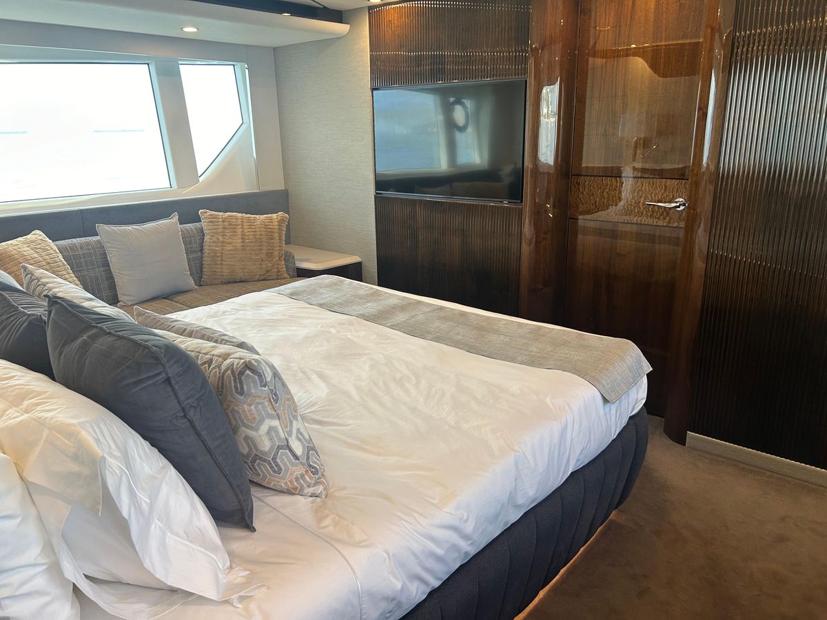 2024 Fairline 68 