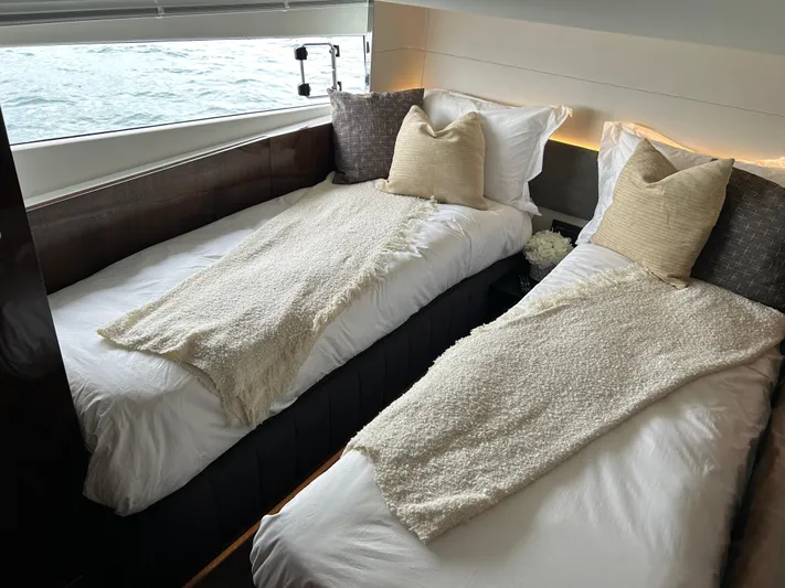 Fairline Squadron Yacht Photos Pics Twin beds in the luxurious 2024 Fairline Squadron 68 yacht cabin.