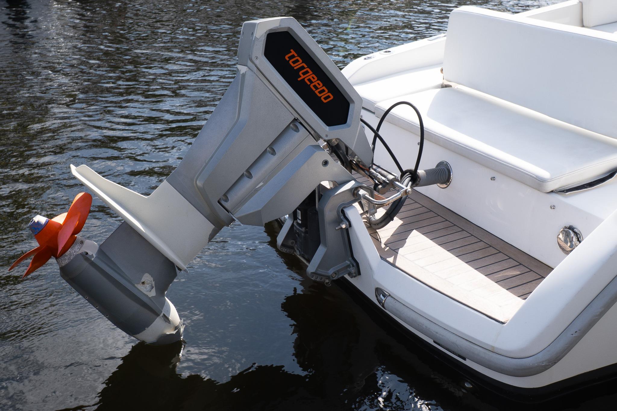 Electric motor on Rand 18 Picnic boat, 2022 model, in water.