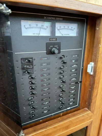 Blue Goose Yacht Photos Pics DC control panel on 2003 Sabre 36 Fly Bridge Sedan boat.