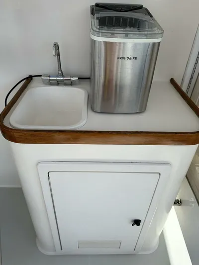 Blue Goose Yacht Photos Pics Small sink and Frigidaire ice maker on Sabre 36 Fly Bridge Sedan, 2003 model.