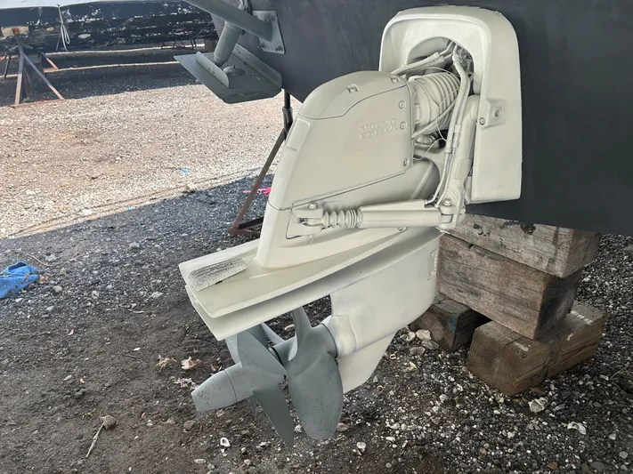  Yacht Photos Pics 2017 Bavaria S36 Coupe boat propeller and drive system on display.