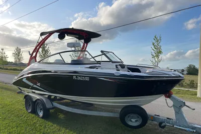 Yamaha Boats 212X