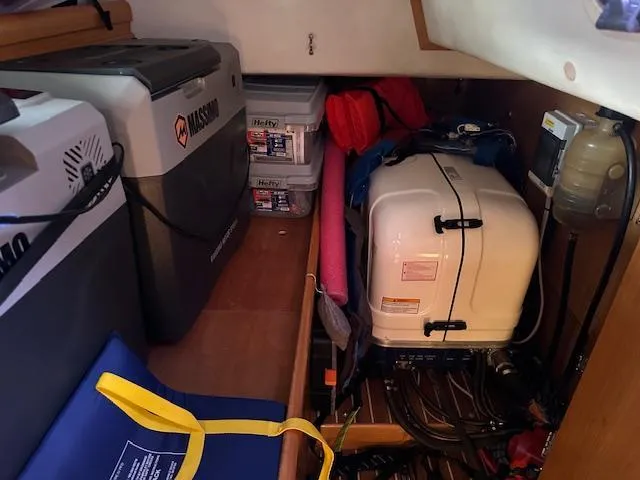 Monica Yacht Photos Pics Interior of 2006 Alubat Ovni 395 Centerboard with storage and equipment.