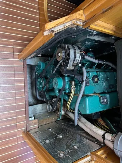 Monica Yacht Photos Pics Engine compartment of 2006 Alubat Ovni 395 Centerboard sailboat, featuring a visible alternator.