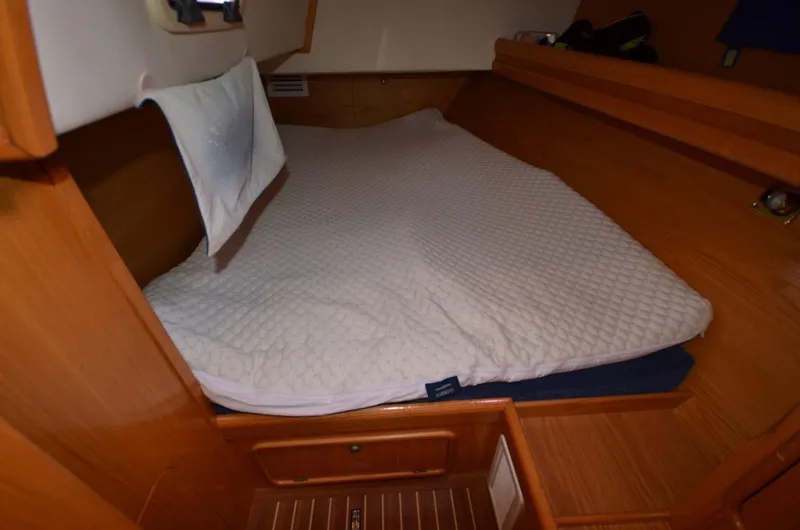 Monica Yacht Photos Pics Cozy cabin interior of 2006 Alubat Ovni 395 Centerboard sailboat with comfortable bedding.